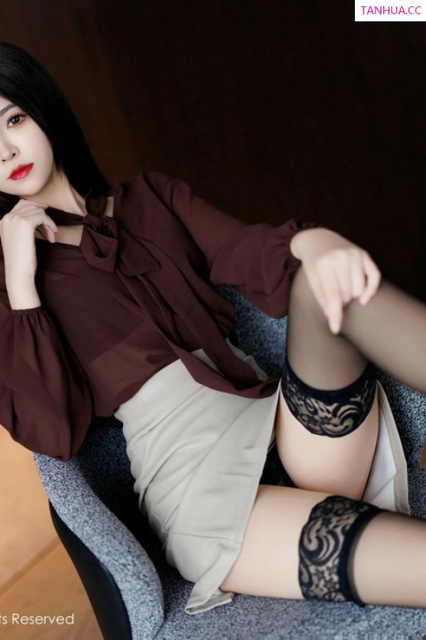   [XiuRen]高清写真图 2025.02.11 No.9868 初梦瑶 黑丝美腿第16张图片